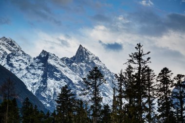 karla kaplı porselen dağı