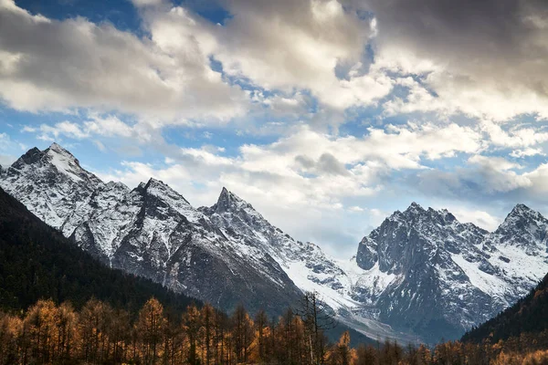 Karla Kaplı Porselen Dağı — Stok fotoğraf