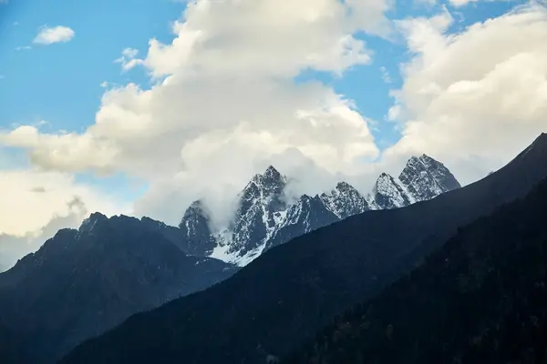 Chmury Nad Górami — Zdjęcie stockowe