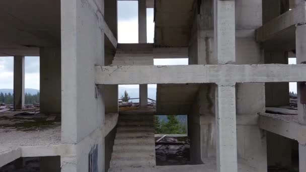 Large Abandoned Multi Storey Unfinished Building Located Highway Mountain Forest — Stock Video