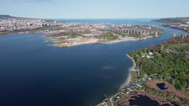 Azul Oscuro Del Mar Negro Lava Una Ciudad Turística Industrial — Vídeos de Stock