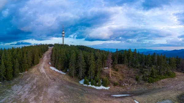 Alto Telecomunicações Famosa Torre Snezhanka Vale Das Montanhas Rhodope Florestas — Fotografia de Stock