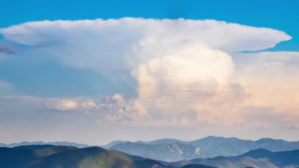 Huge Dense Dangerous Clouds Scatter Sky Big Explosion Depths Valley — Wideo stockowe