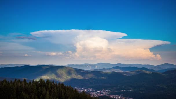 Huge Dense Dangerous Clouds Scatter Sky Big Explosion Depths Valley — Stok video