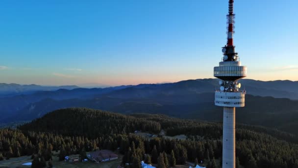 Ψηλό Τουριστικό Παρατηρητήριο Snezhana Στην Κορυφή Του Βουνού Snezhana Που — Αρχείο Βίντεο
