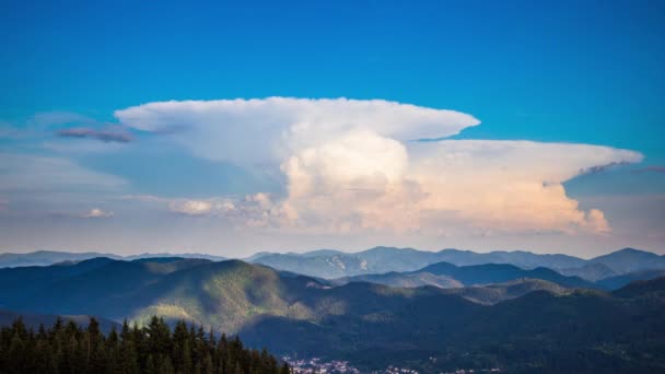 Huge Dense Dangerous Clouds Scatter Sky Big Explosion Depths Valley — Stok video
