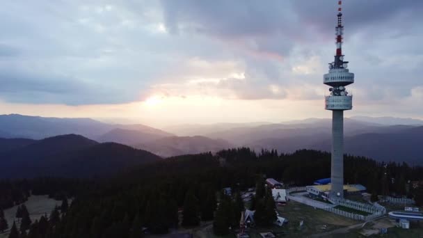 Ψηλό Τουριστικό Παρατηρητήριο Snezhana Στην Κορυφή Του Βουνού Snezhana Που — Αρχείο Βίντεο