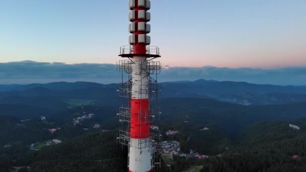 Alta Torre Osservazione Turistica Snezhana Sulla Vetta Montuosa Snezhana Coperto — Video Stock