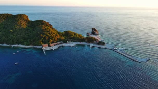 Historický Starobylý Turistický Ostrov Mikuláše Vegetací Skalnatých Březích Azurovém Jaderském — Stock video