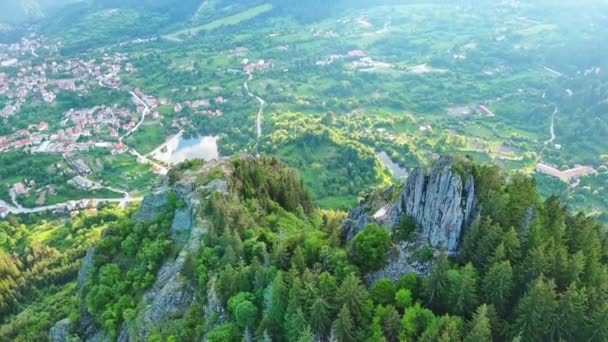 Blick Vom Hohen Felsen Auf Die Alte Dorfstadt Smolyan Mit — Stockvideo