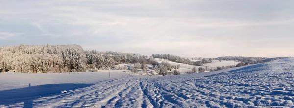 Панорама Великого Широкого Поля Ліжками Горбистій Місцевості Покриті Білим Шаром — стокове фото