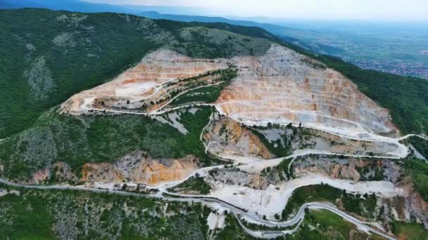 Natural Stepped Quarry Rich Minerals Located Winding Intermountain Road Backdrop — 图库视频影像