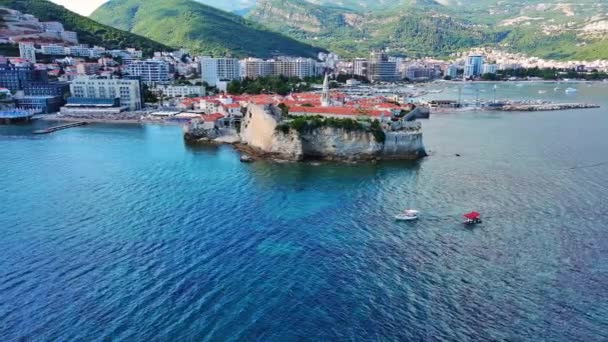Morski Port Turystyczny Małymi Statkami Łodziami Wycieczki Adriatyku Pobliżu Starożytnej — Wideo stockowe