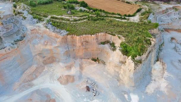 Große Sandkrater Der Natur Des Vegetativen Montenegro Und Moderne Geräte — Stockvideo