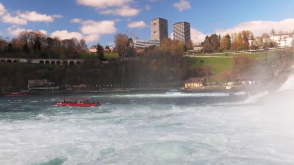 Большие Туристические Лодки Туристов Плавают Рядом Большим Холодным Знаменитым Рейнским — стоковое видео