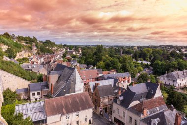Fransa 'daki Loire Vadisi' nin Indre-et-Loire 'deki Amboise köyünde. Meşhur Şato Amboise Kalesi 'ni bilir..