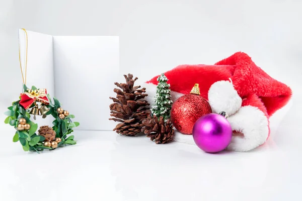 Üres Papír Karácsonyi Dísz Fehér Háttérrel Karácsonyi Dekoráció Üres Papír — Stock Fotó