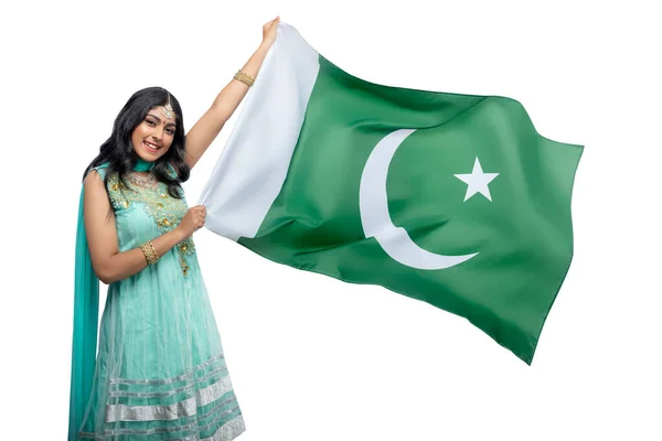 Γυναίκα Που Κρατά Σημαία Του Πακιστάν Απομονωμένη Λευκό Φόντο — Φωτογραφία Αρχείου