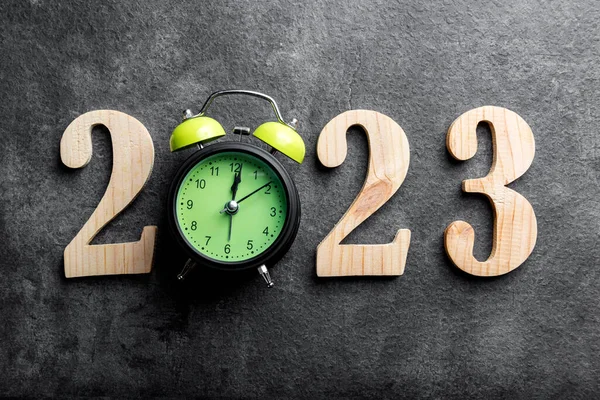 2023 Mit Einer Uhr Mit Schwarzem Hintergrund Frohes Neues Jahr — Stockfoto