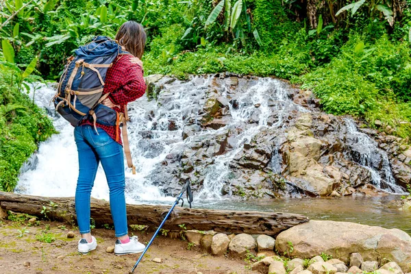 Asian Woman Backpack Feeling Back Pain While Walking Forest — Stock Photo, Image
