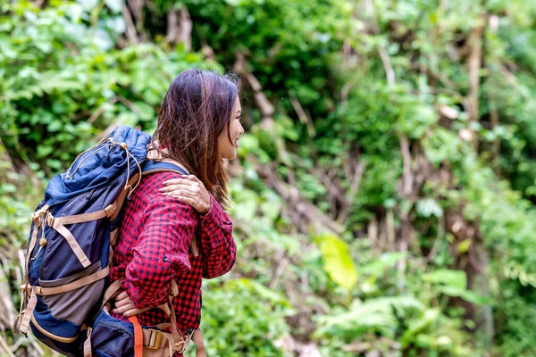 Asian Woman Hat Backpack Feeling Back Pain While Walking Forest — Stock Photo, Image