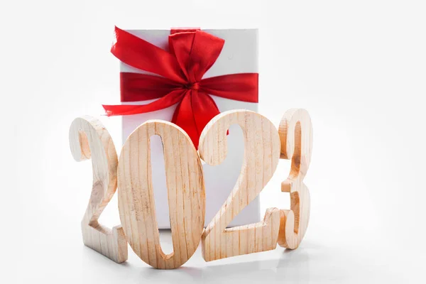 2023有一个白色背景的礼品盒 新年快乐2023 — 图库照片