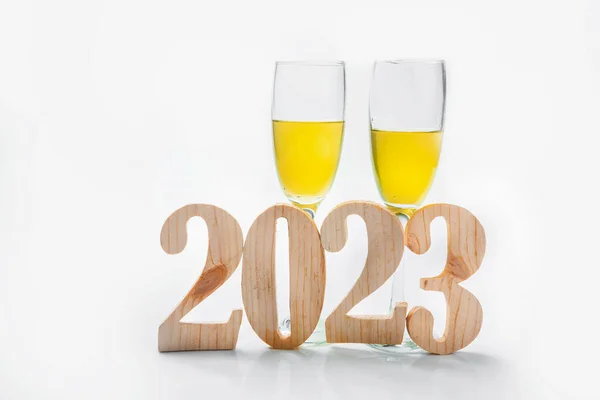 2023 Szklanką Szampana Białym Tłem Szczęśliwego Nowego Roku 2023 — Zdjęcie stockowe