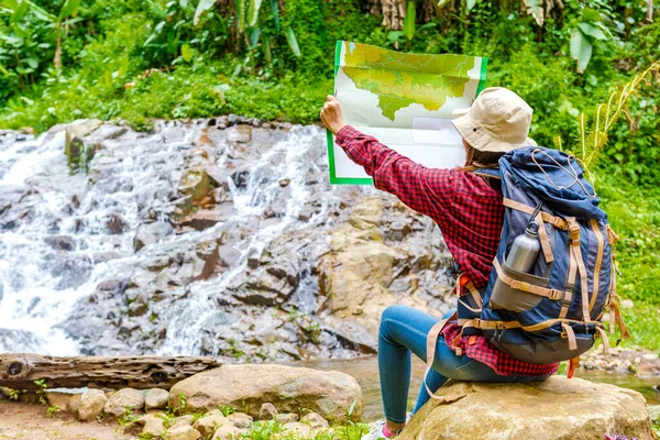 Rear View Asian Woman Hat Backpack Holding Maps Forest — Stock Photo, Image