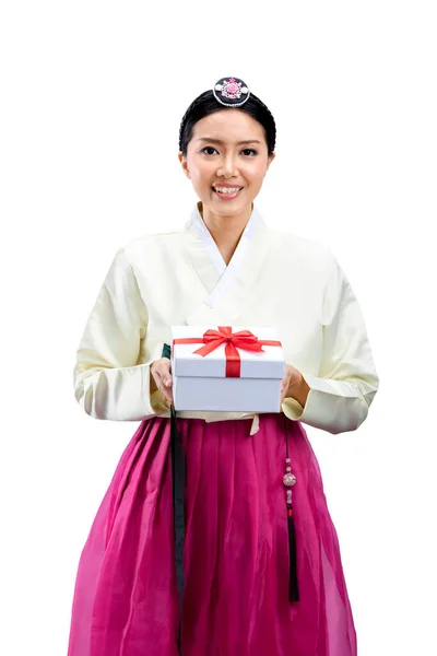 Asijka Tradičním Korejském Národním Kostýmu Hanbok Stojící Při Držení Dárkové — Stock fotografie