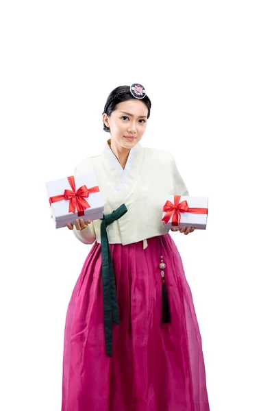 Asijka Tradičním Korejském Národním Kostýmu Hanbok Stojící Při Držení Dárkové — Stock fotografie