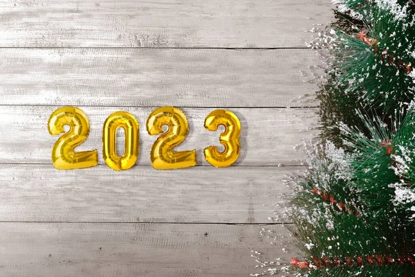 2023 Com Uma Árvore Natal Sobre Fundo Madeira Feliz Ano — Fotografia de Stock