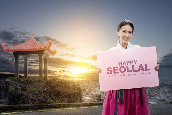 Geleneksel Bir Kore Kostümü Giyen Asyalı Kadın Hanbok Happy Seollal — Stok fotoğraf