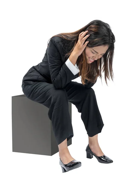 Asiatische Geschäftsfrau Sitzt Mit Frustriertem Gesichtsausdruck Isoliert Vor Weißem Hintergrund — Stockfoto