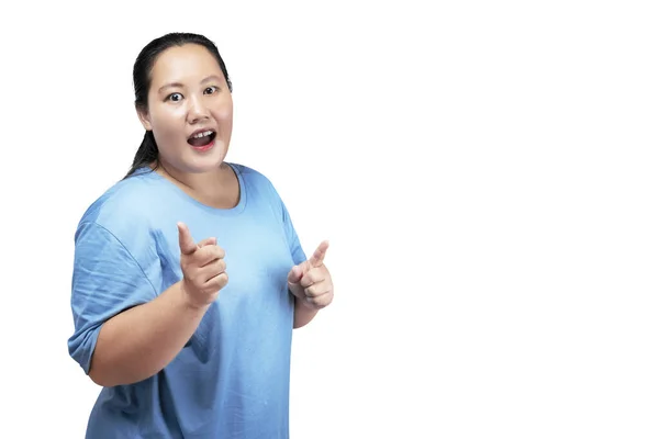 アジアの太った太りすぎの女性とともに興奮した表情は白い背景に隔離された — ストック写真
