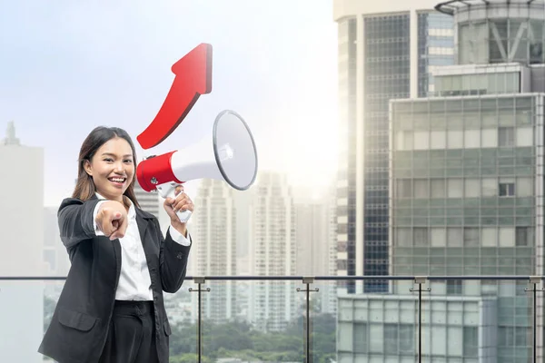 Asian Businesswoman Talking Megaphone Pointing You Cityscapes Background — Stock Photo, Image