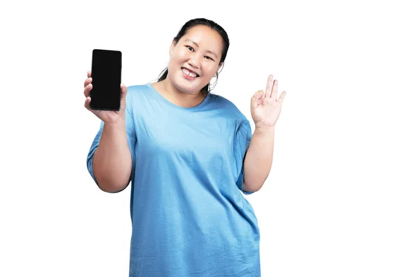Asiático Gordura Mulher Com Sobrepeso Segurando Telefone Celular Mostrando Uma — Fotografia de Stock