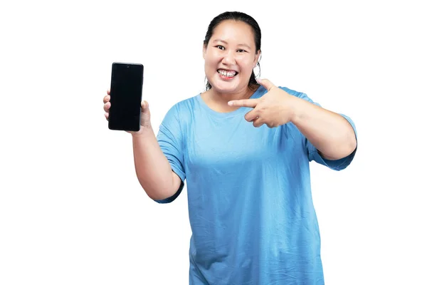 Asiatisk Fett Överviktig Kvinna Som Håller Mobiltelefon Och Visar Tom — Stockfoto