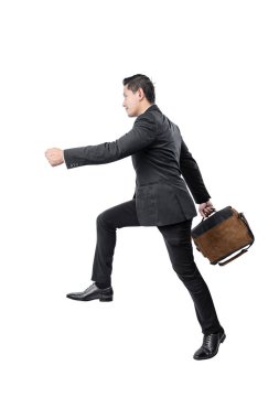 Beyaz arka planda izole edilmiş evrak çantaları taşıyan Asyalı işadamları