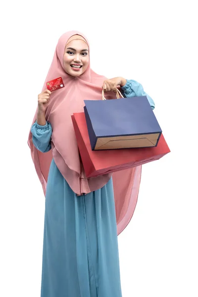 Asian Muslim Woman Veil Holding Credit Card Shopping Bags Isolated — Stockfoto