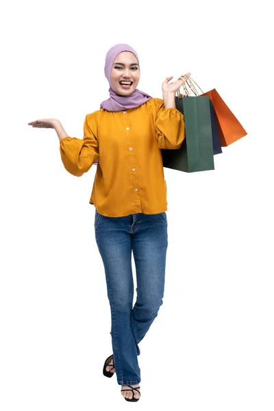 Asian Muslim Woman Headscarf Holding Shopping Bags Isolated White Background — Stockfoto