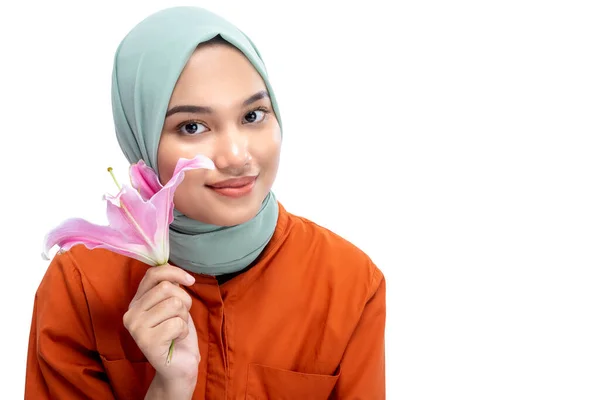 Asian Muslim Woman Headscarf Holding Lily Flower Isolated White Background — Stok fotoğraf