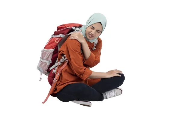 Asian Muslim Woman Head Scarf Sitting Backpack Feeling Back Pain — Stok fotoğraf