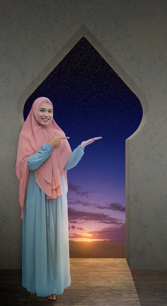 Asian Muslim Woman Veil Open Palm Showing Something Mosque — Stok fotoğraf