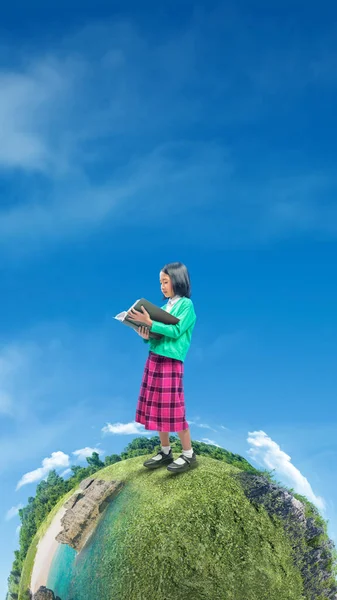 Menina Asiática Segurando Lendo Livro Conceito Dia Mundial Livro — Fotografia de Stock