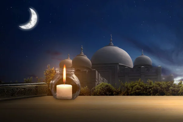 Quran Dan Lilin Atas Meja Kayu Dengan Masjid Latar Belakang — Stok Foto