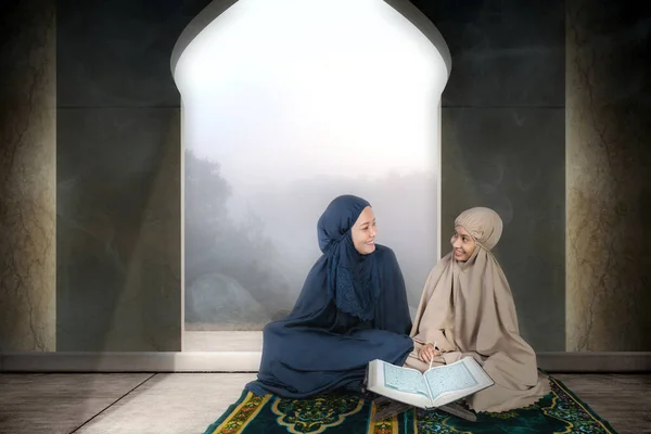 Asian Muslim Mother Daughter Hijab Prayer Rug Reading Quran Mosque — Stock Photo, Image