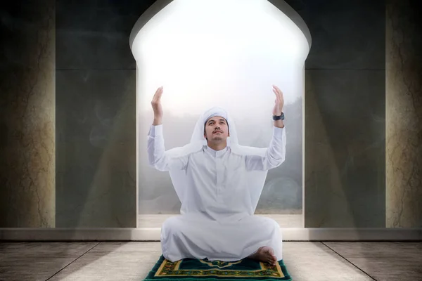 Muslim Man Sitting While Raised Hands Praying Mosque — Stock Photo, Image
