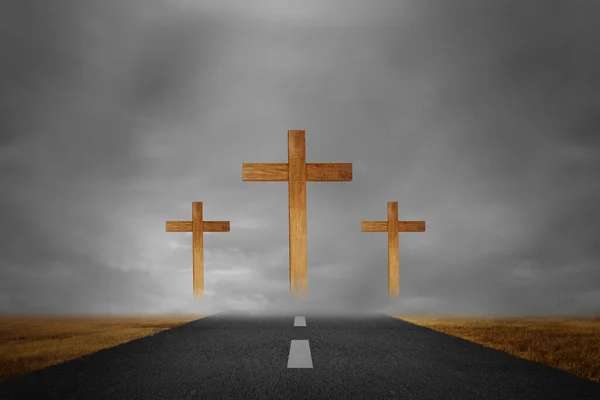 Croce Cristiana Sulla Strada Con Drammatico Sfondo Del Cielo — Foto Stock