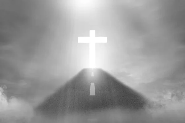 Christian Cross Στο Δρόμο Δραματικό Φόντο Ουρανό — Φωτογραφία Αρχείου