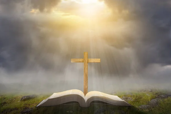 Christian Cross Open Boek Met Een Zonsondergang Scene Achtergrond Palmzondag — Stockfoto